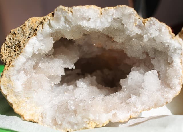 Cracking Geodes